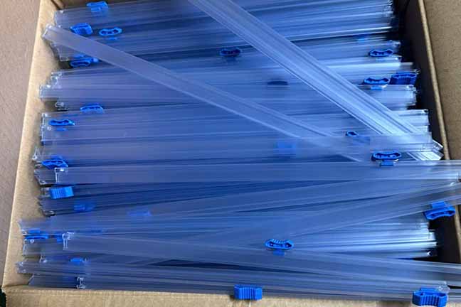 Tăng hiệu suất bếp núc với dao cắt màng bọc thực phẩm tiện lợi