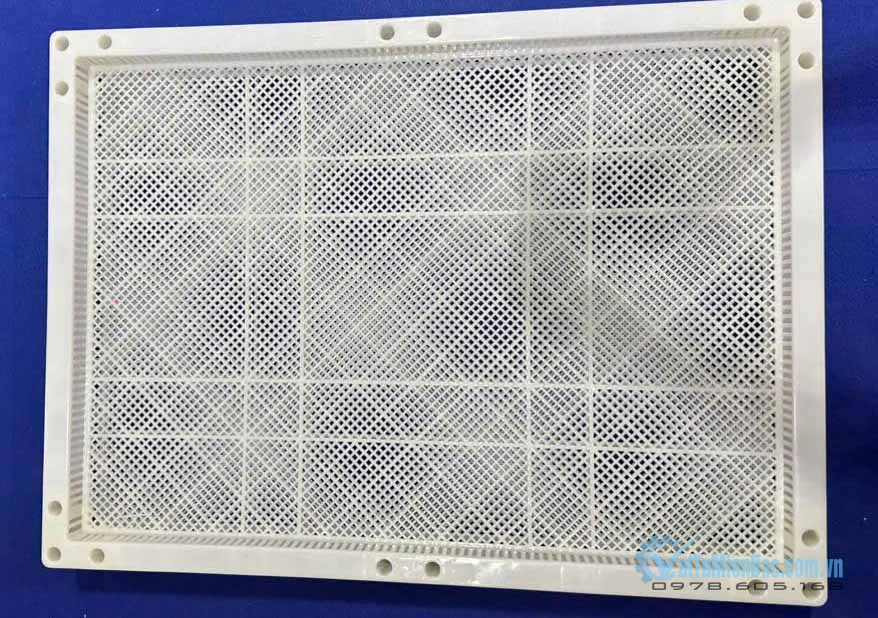 Khay nhựa sấy cần được làm từ nhựa an toàn, không chứa hóa chất gây hại.