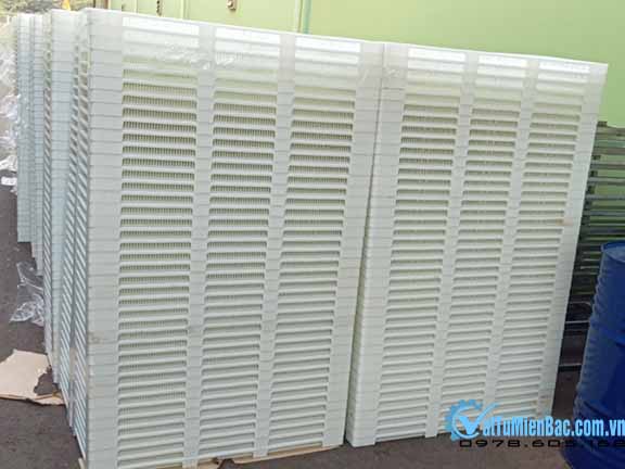 Khi mua khay nhựa sấy, hãy chú ý thông số chịu nhiệt để đảm bảo an toàn khi sử dụng.