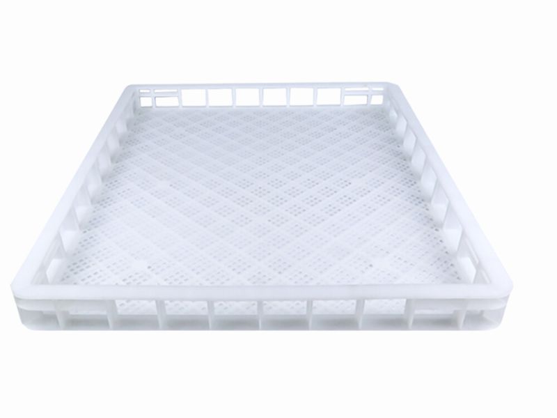 Ưu tiên khay nhựa bề mặt nhẵn, không bám dính để bảo vệ thực phẩm và dễ vệ sinh sau khi dùng.